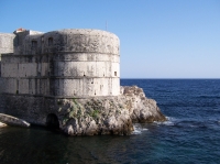 Sie sehen die alte Festung von Dubrovnik.