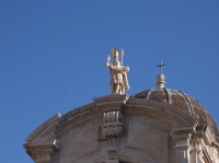 Sie einen heiligen auf einer Kirche in Dubrovnik.