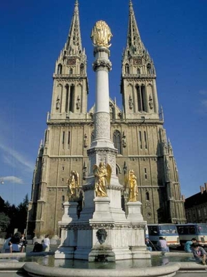 Sie sehen die Kathedrale von Zagreb.